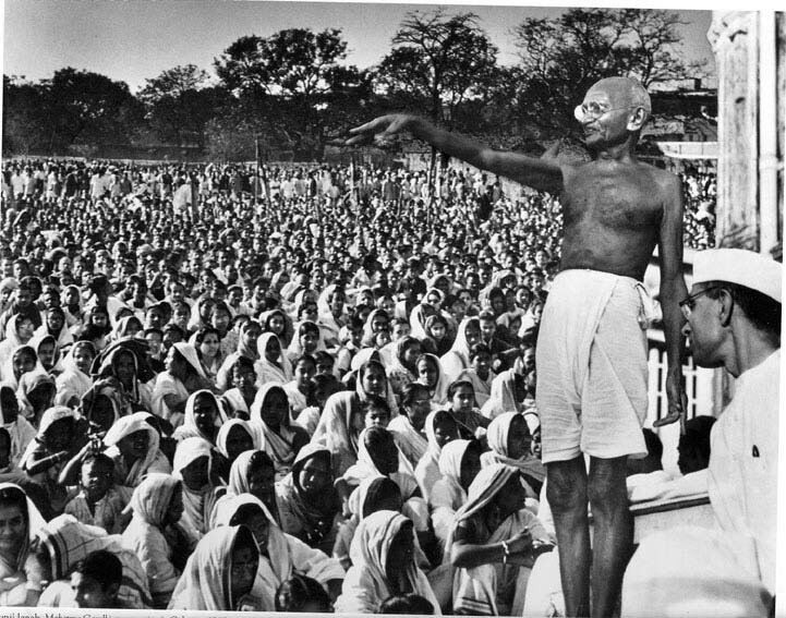 gandhi-and-crowd